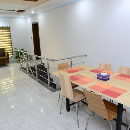 Hotel Deluxe Lahor Kültér fotó