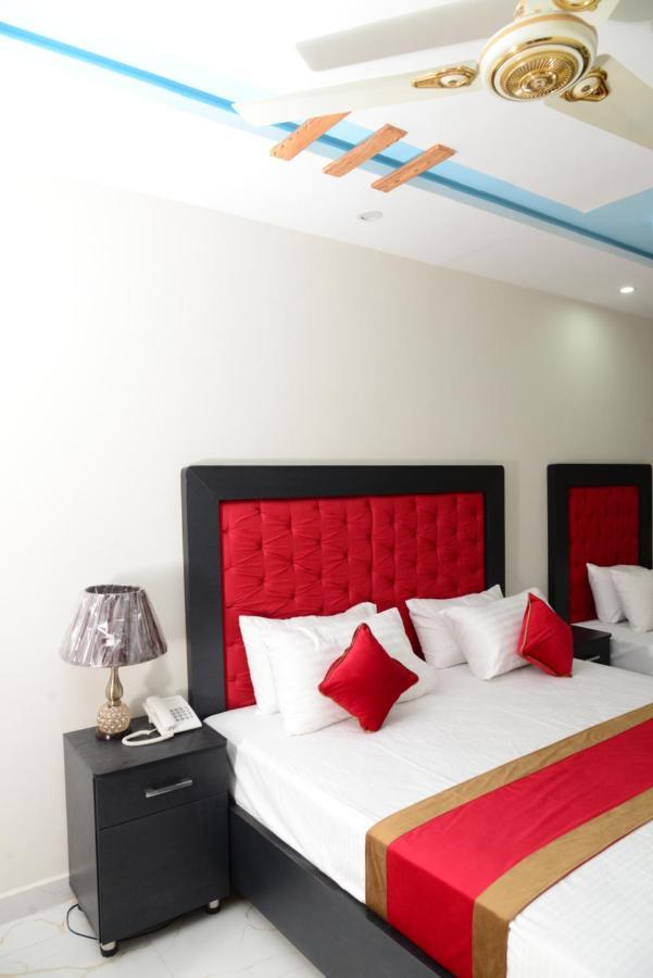 Hotel Deluxe Lahor Kültér fotó