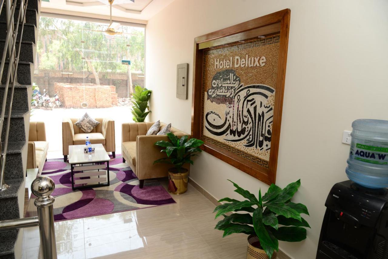 Hotel Deluxe Lahor Kültér fotó