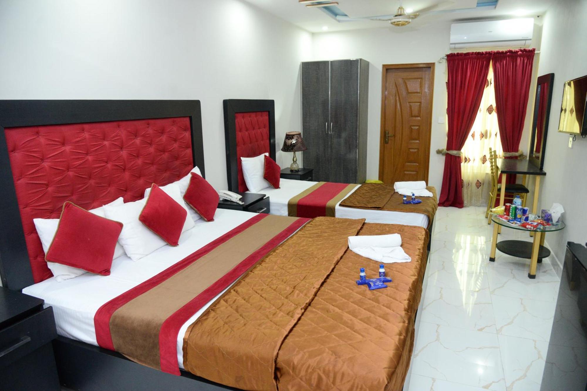 Hotel Deluxe Lahor Kültér fotó