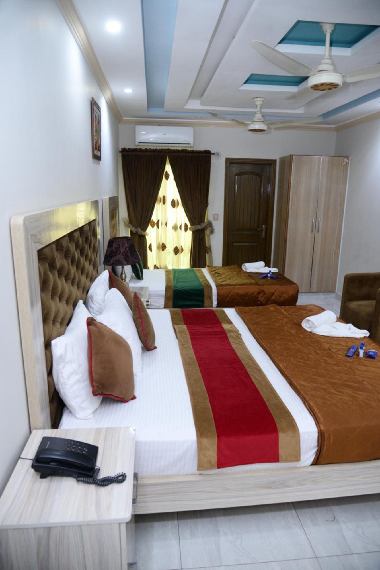 Hotel Deluxe Lahor Kültér fotó